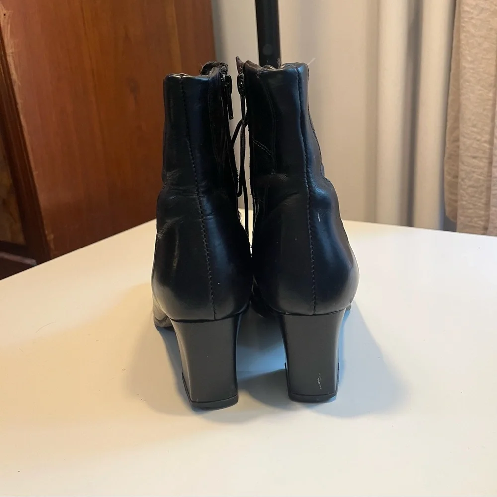 Women's size 8-8.5 Canadian made vintage Leather lace up heeled Ankle Boots - Picture 4 of 8
